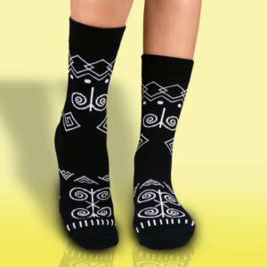 Čierne ponožky s čičmanským vzorom HestySocks